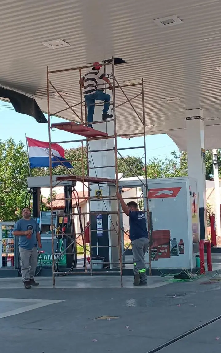 Instalación comercial — estación de servicio