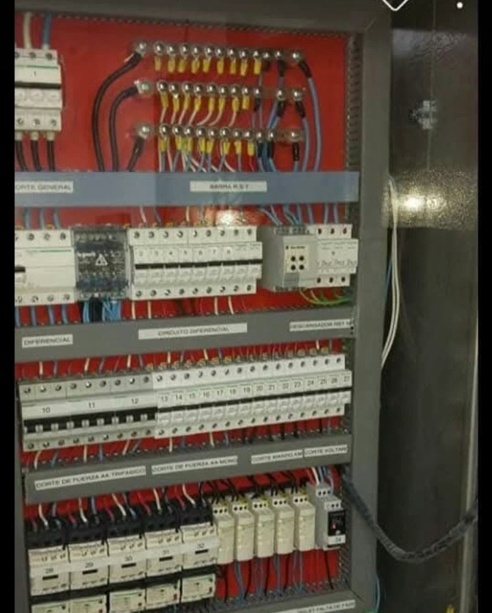 Tablero industrial trifásico